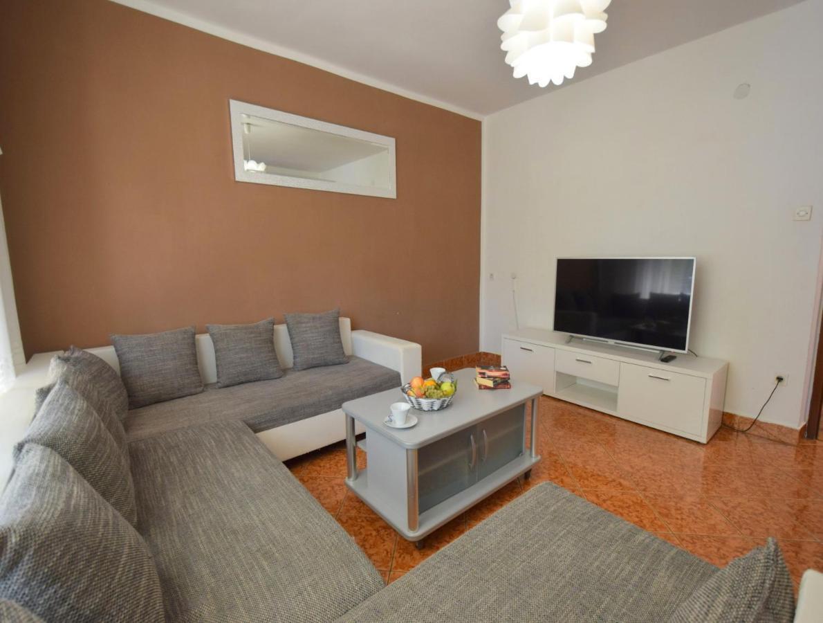 Apartments Blazevic Omišalj Exterior foto