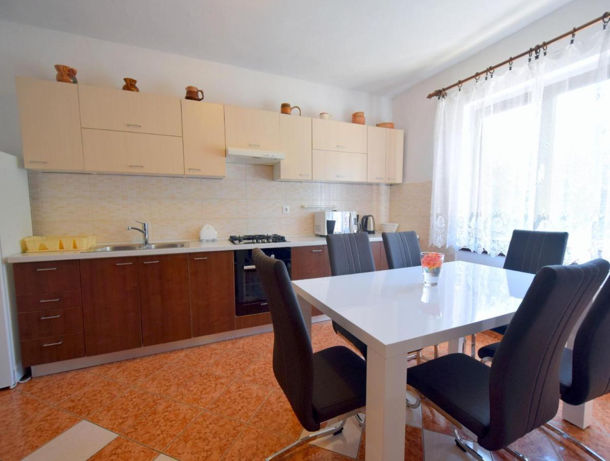 Apartments Blazevic Omišalj Exterior foto