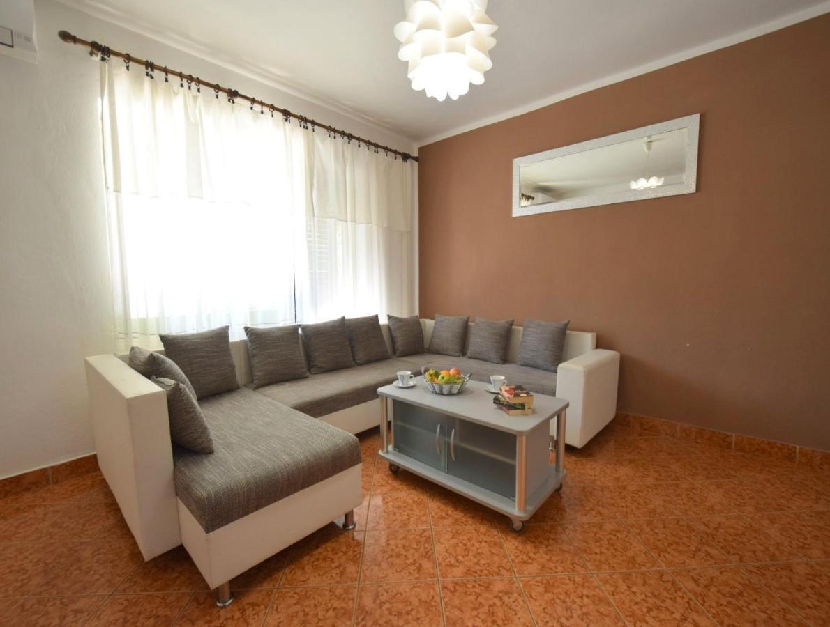 Apartments Blazevic Omišalj Exterior foto